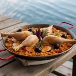 Quel vin rouge avec paella poulet fruits mer : trouver l’équilibre entre mer et terre